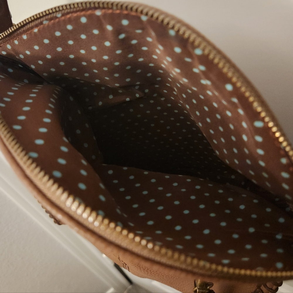 Chala Crossbody - Picture 4 of 9